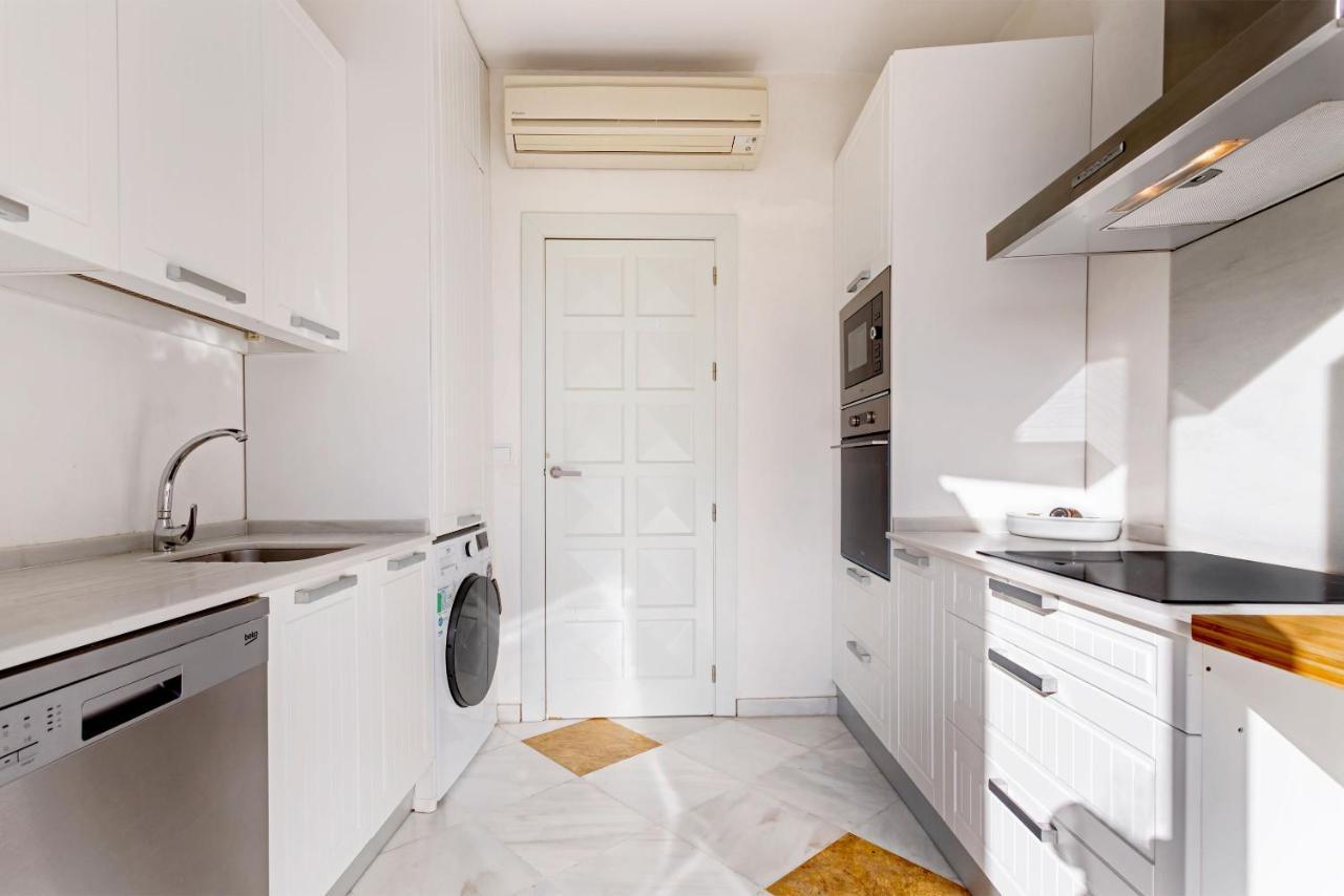 Genteel Home Abades Севилья Экстерьер фото