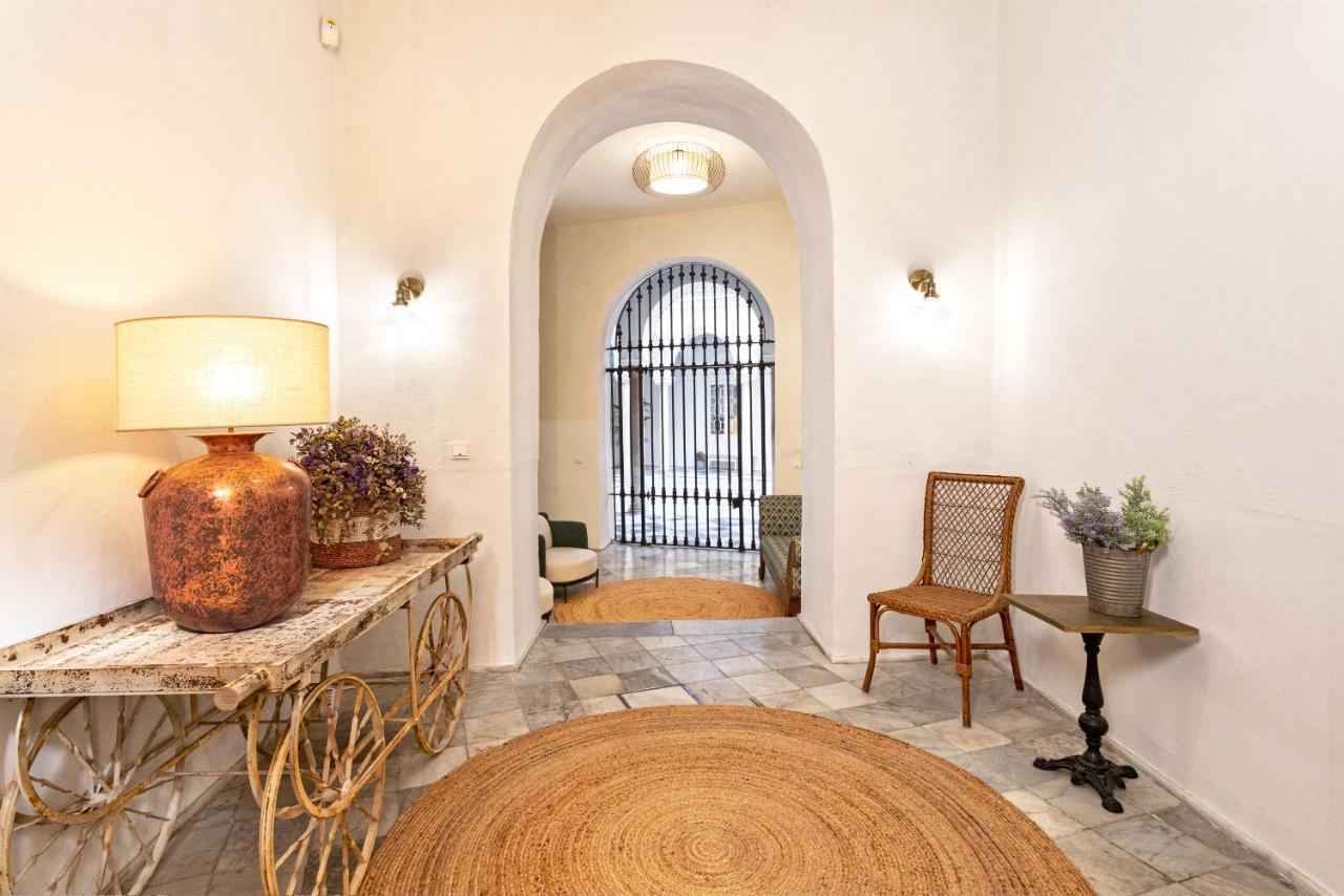 Genteel Home Abades Севилья Экстерьер фото
